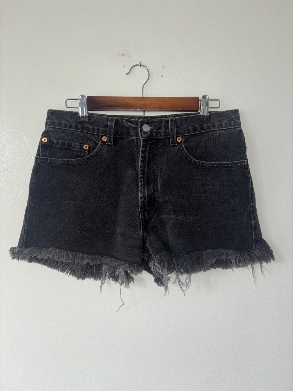 Levi’s 505 Black Washed Denim Jean Cut-Off Shorts Regular Fit Daisy Duke Size 31